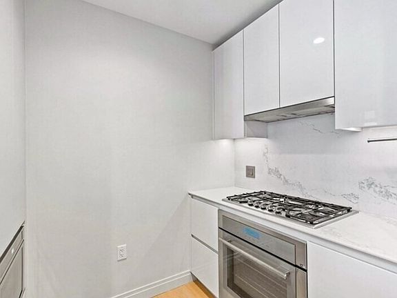 5th image of 135 Seaport Blvd Unit 1711