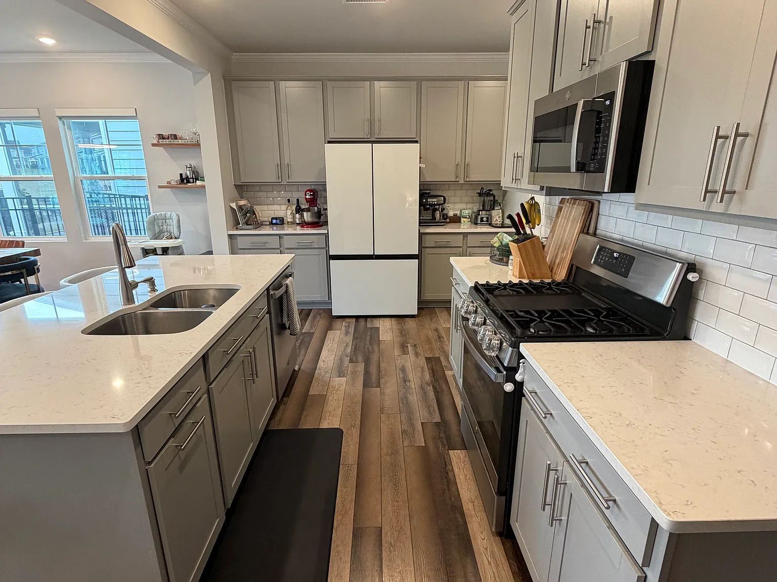 3 bed, 2.5 bath, 1958 sqft, $2,700 — Photo 3