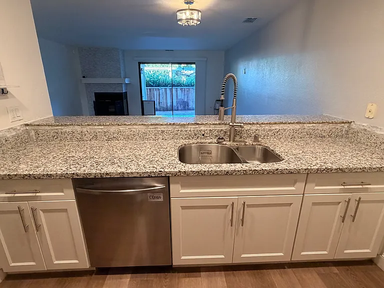 Peppermill Cir — Photo 25