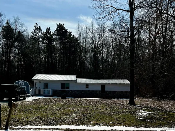 89 W Burnside Rd, Fostoria, MI 48435