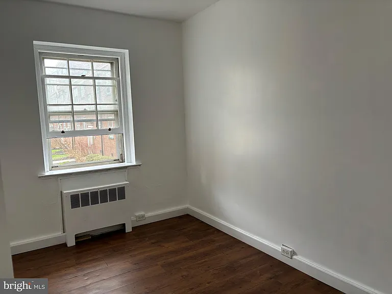 676 Perth Pl #B — Photo 8