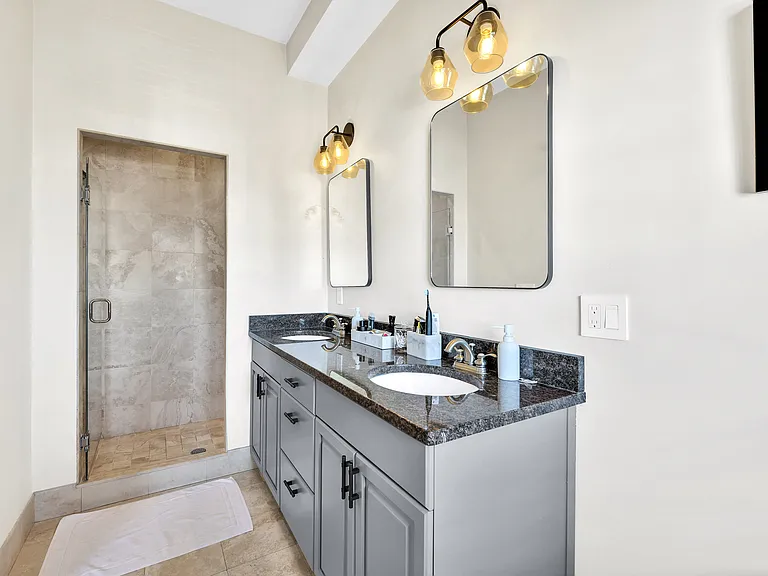 578 E Broadway #3 — Photo 18