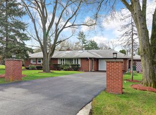 15W645 81st St, Burr Ridge, IL 60527