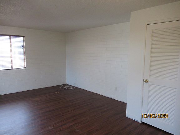 4th image of 329 E Blacklidge Dr
