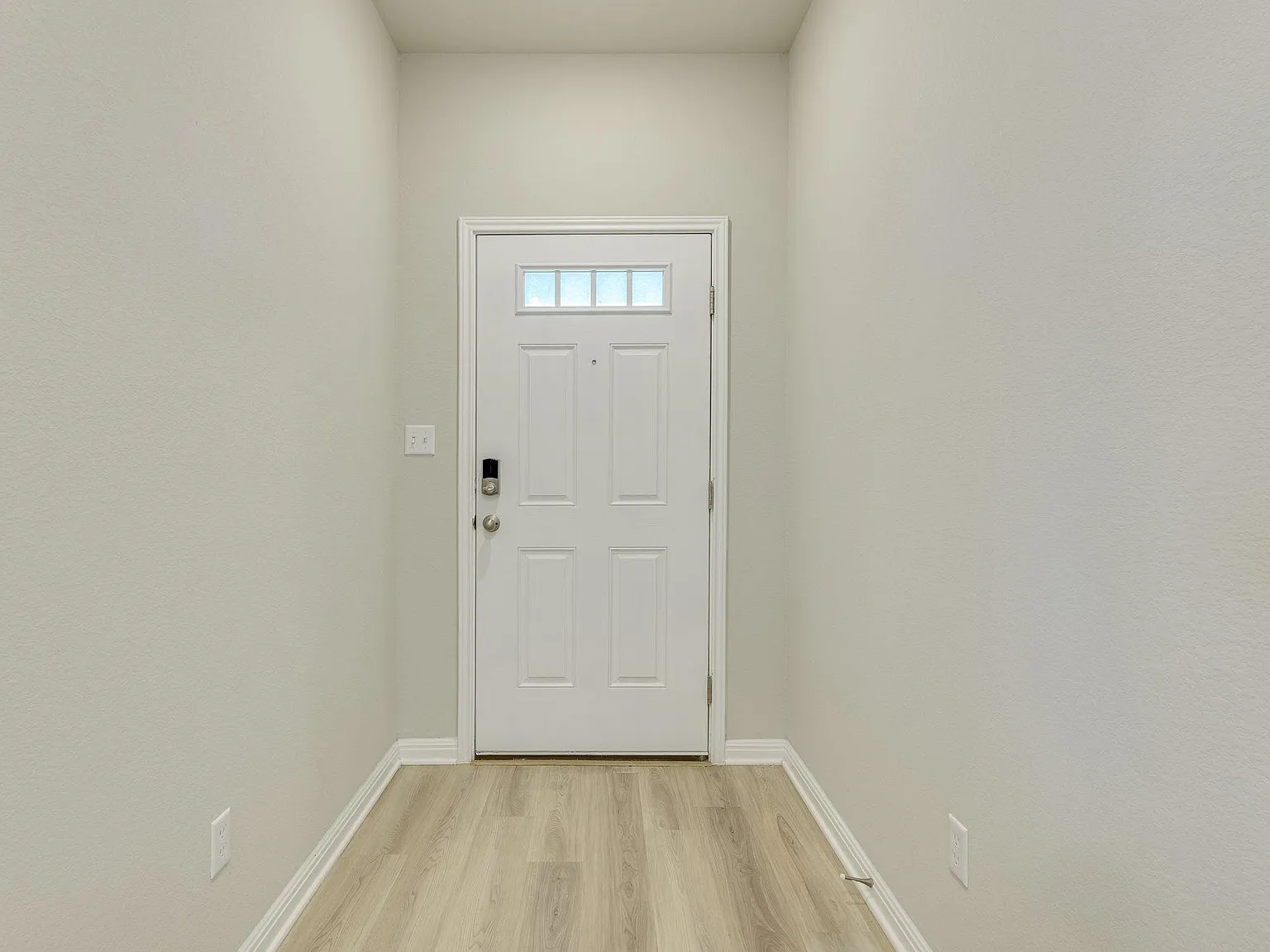 3 bed, 2.0 bath, 1469 sqft, $2,000 — Photo 3