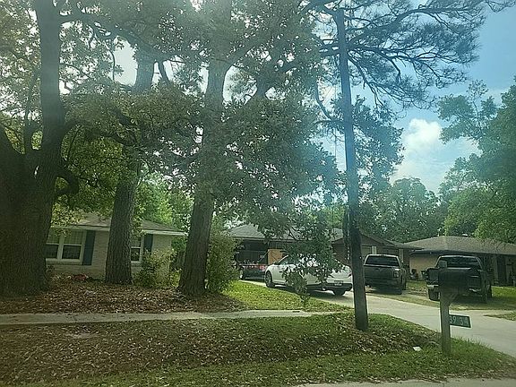 3rd image of 3934 Riviera Dr