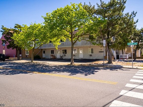 4th image of 140 Hancock Ave #1