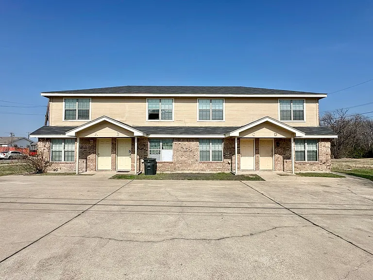 3401 Turner Ave — Photo 2