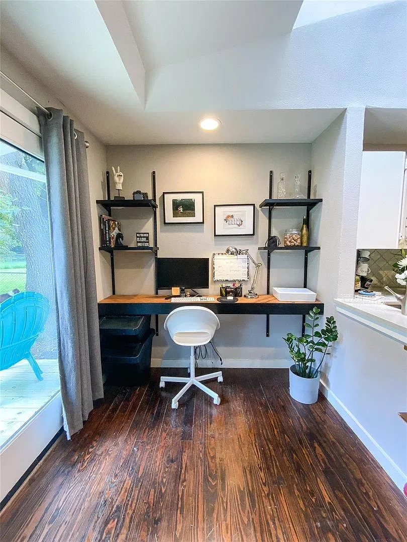 East Dallas Bungalow — Photo 4