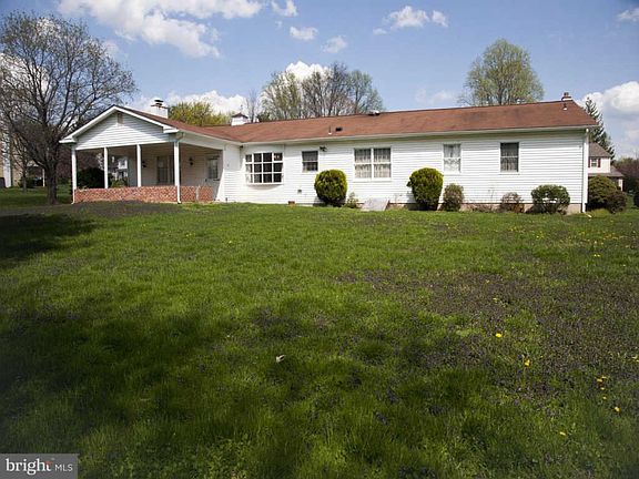 4th image of 186 N Elm Ave