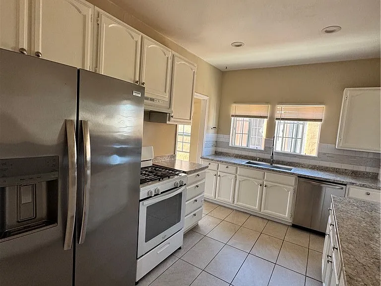 1046 S Citrus Ave — Photo 64
