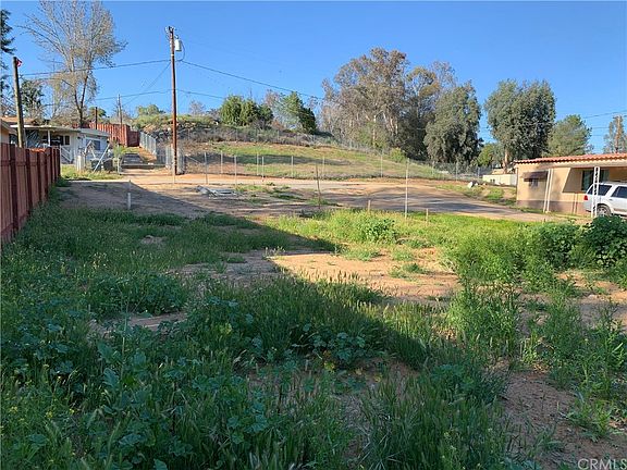 4th image of 18353 Acacia Ave