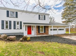 15 Weatherwood Ln, Rochester, NY 14624