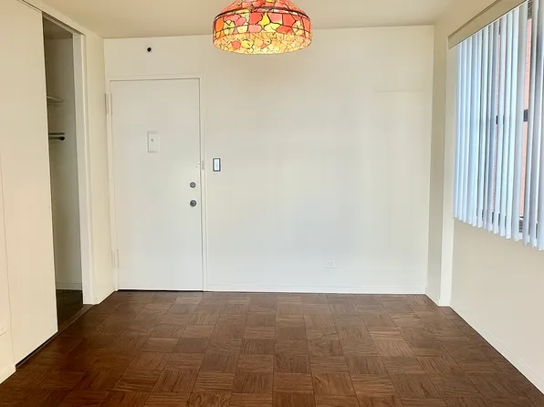 61-20 Grand Cent Parkway image 3 of 11