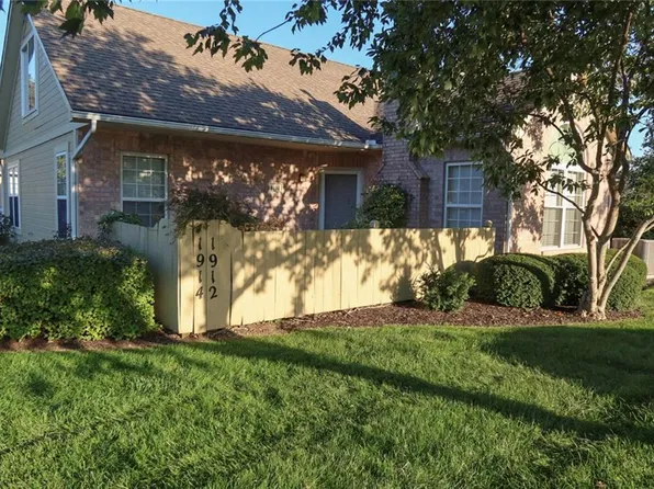 1912 W 139th St, Leawood, KS 66224