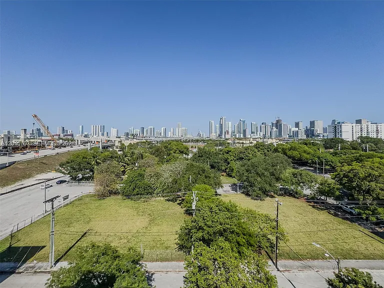 1350 NW 8th Ct #Penthouse 7 — Photo 13
