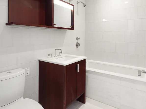 60 Riverside Boulevard image 14 of 22