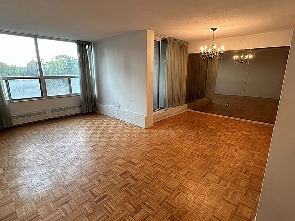 4th image of 60 Pavane Linkway #409
