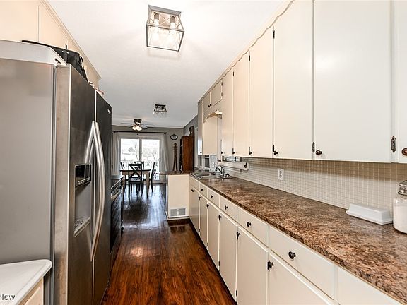 4th image of 2941 Ravenna Ave
