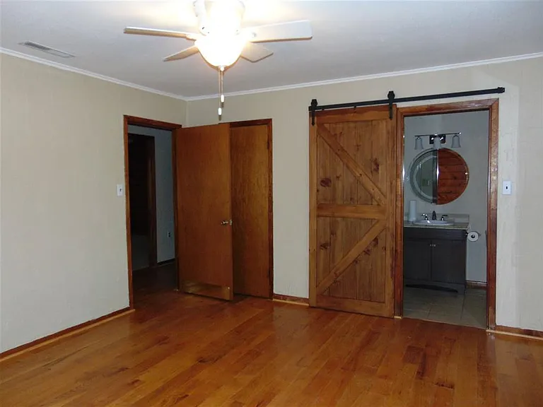 504 N Chaparral — Photo 9
