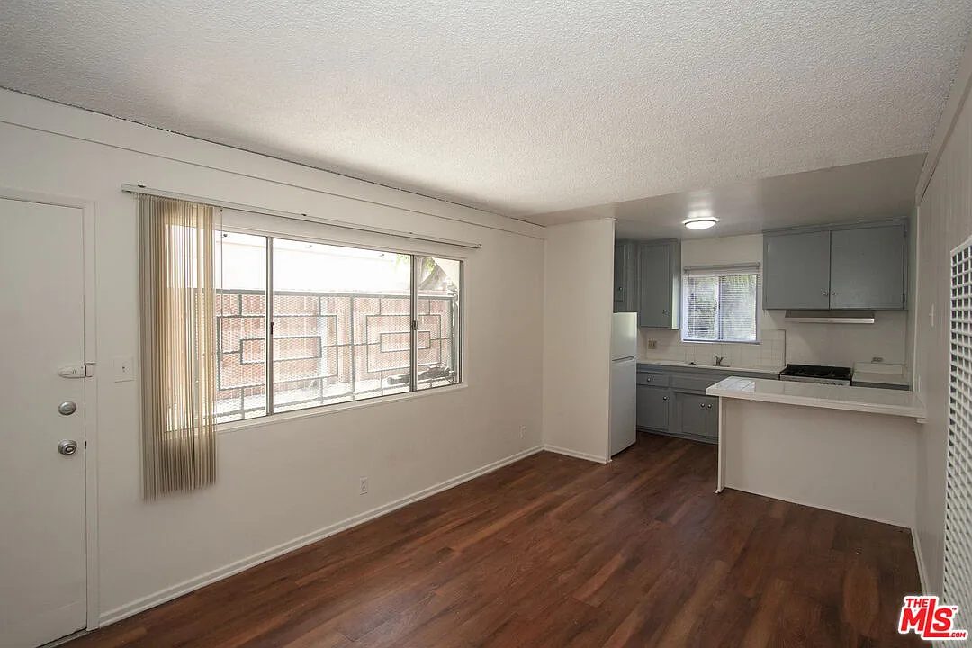 3 bed, 2.0 bath, $3,500 — Photo 2