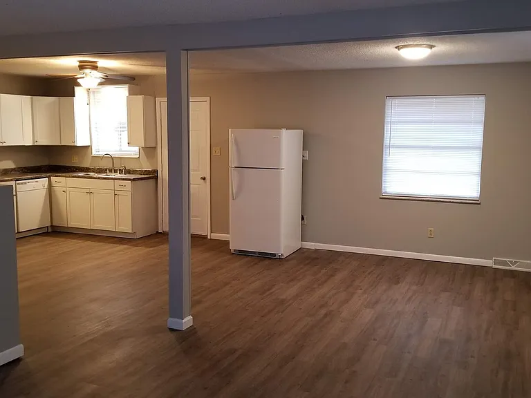 2568 Robin Cir — Photo 5