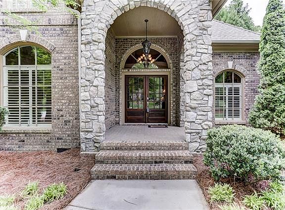 3rd image of 8509 Broxburn Ln