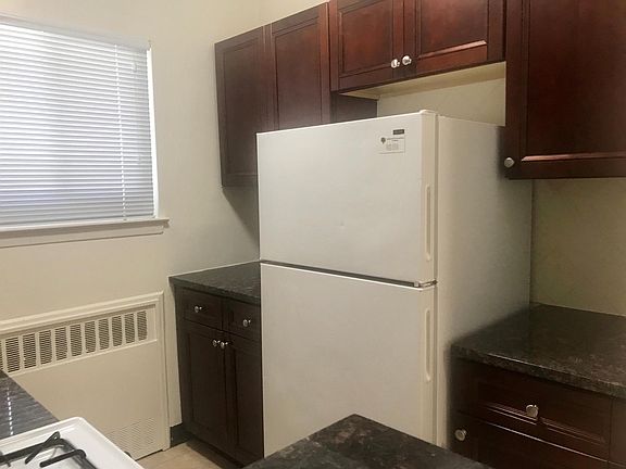 2nd image of 23 Wildwood Gdns APT D2