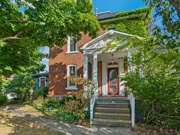 74 Lake Ave W, Carleton Place, ON K7C 1L6