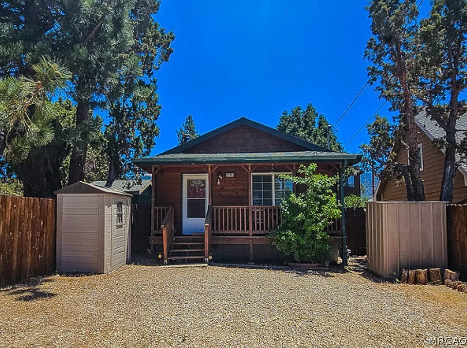 2136 3rd Ln