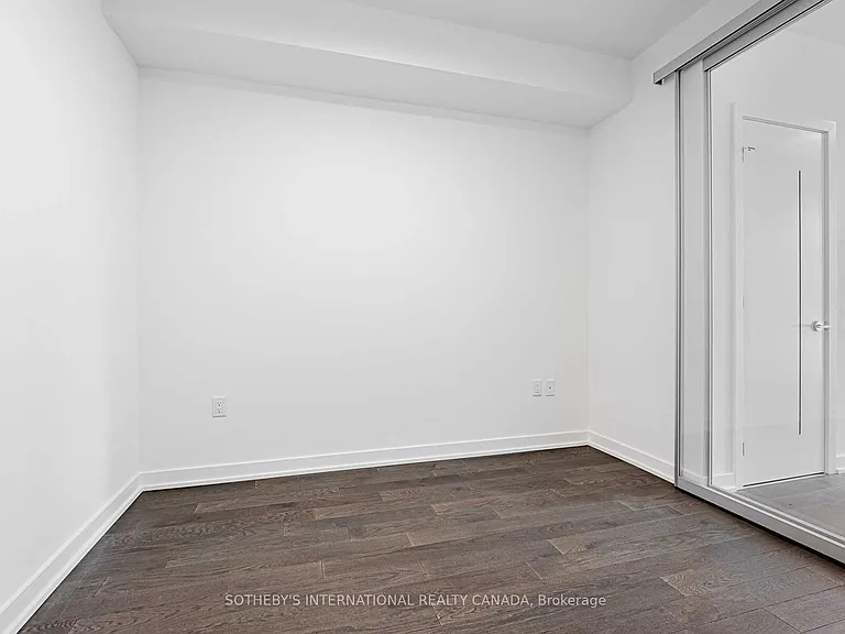 357 King St W #806 — Photo 12