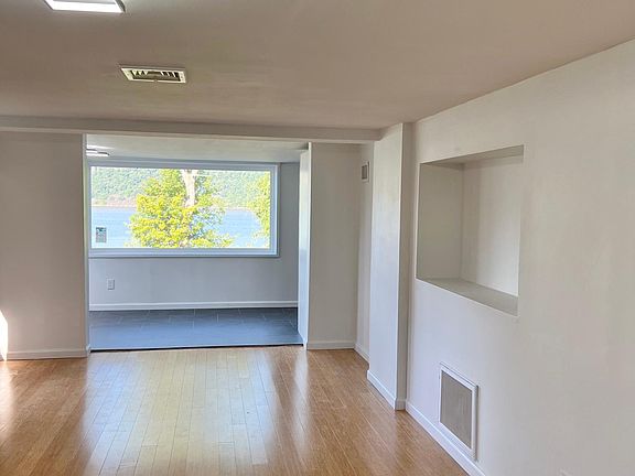3rd image of 395 Warburton Ave #3