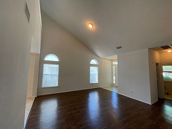 4th image of 3830 Castle Rock Cv