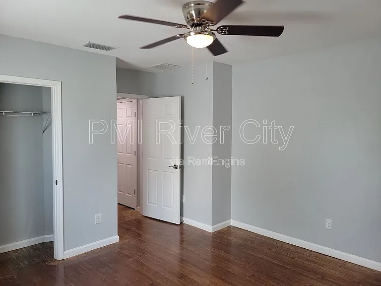 1356 River Hills Cir E — Photo 21