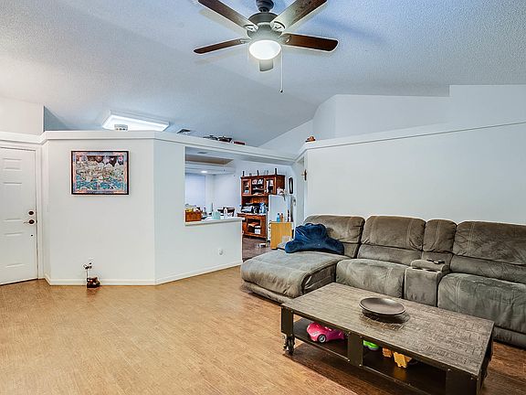 5th image of 8127 W Larkspur Dr