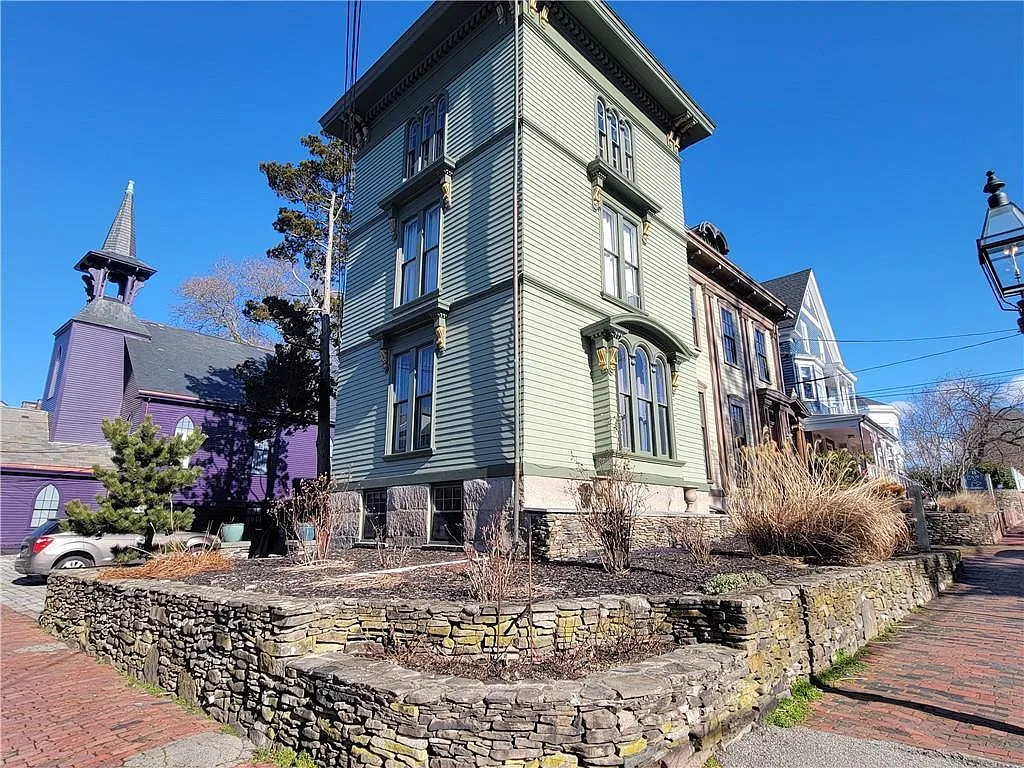 Building Photo - 92 Pelham St #1