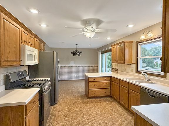 3rd image of 108 W Meadows Ct