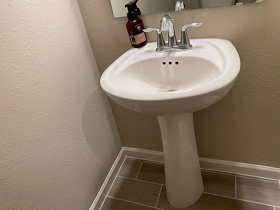 4th image of 6822 Crosby Falls Dr