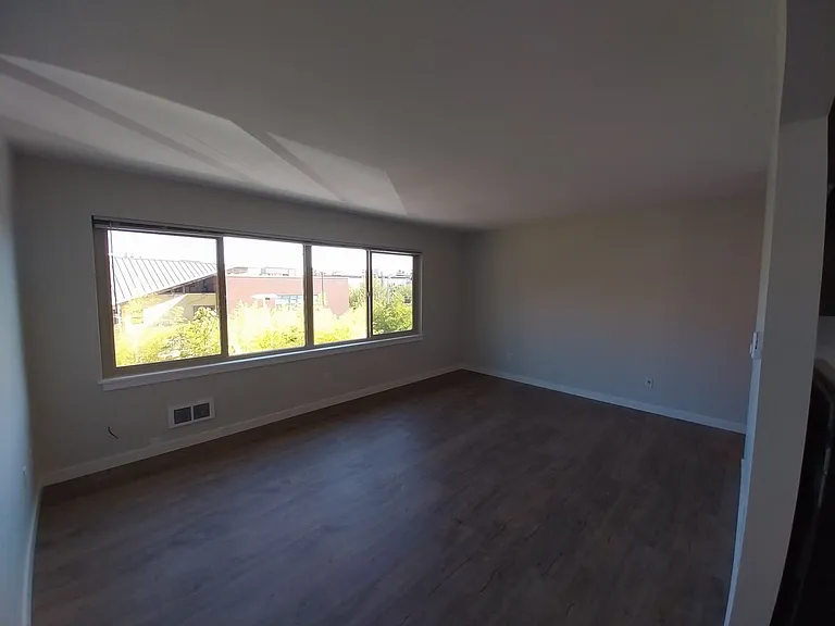 5029 Roosevelt Way NE — Photo 3