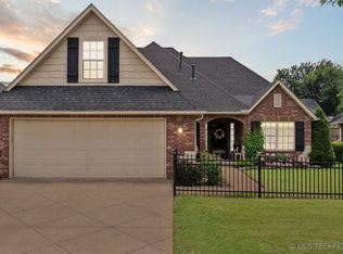 714 W 38th St, Sand Springs, OK 74063