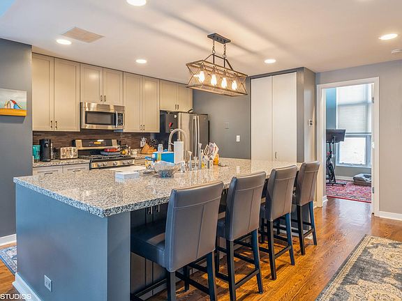 5th image of 2828 N Talman Ave Unit A