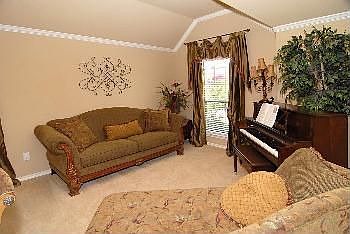 4th image of 2295 Blackstone Dr