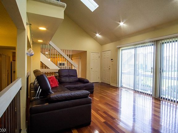 4th image of 47 Woodhill St #47