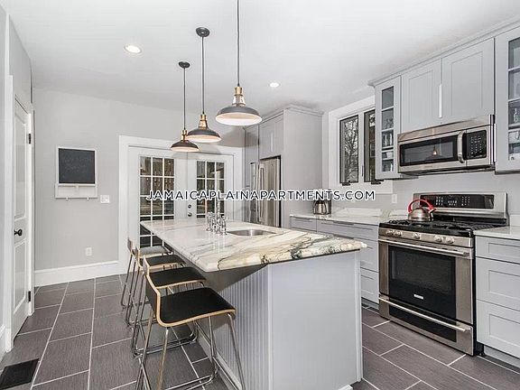 2nd image of 584 Centre St