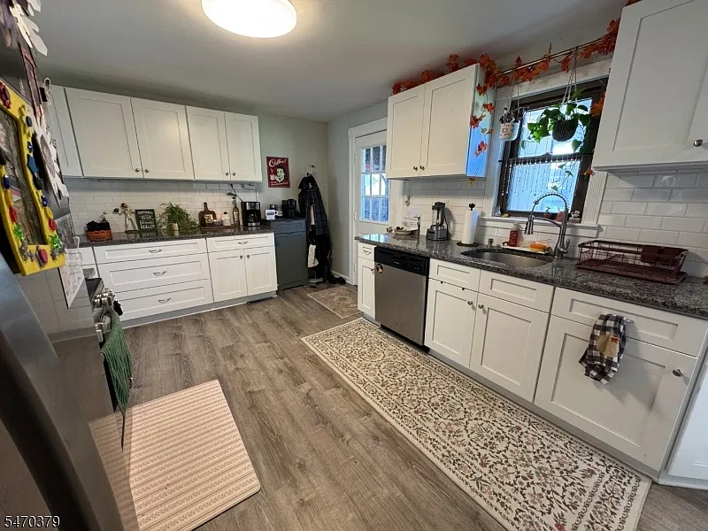 3 bed, 2.0 bath, $2,500 — Photo 4