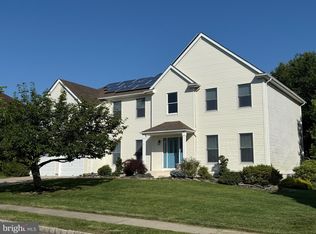 7 Chambord Ln, Voorhees, NJ 08043