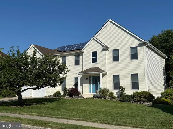 7 Chambord Ln, Voorhees, NJ 08043
