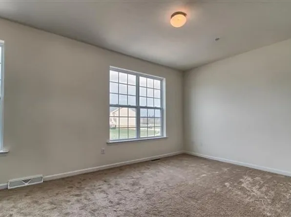 1241 Ledge Dr, York, PA 17408