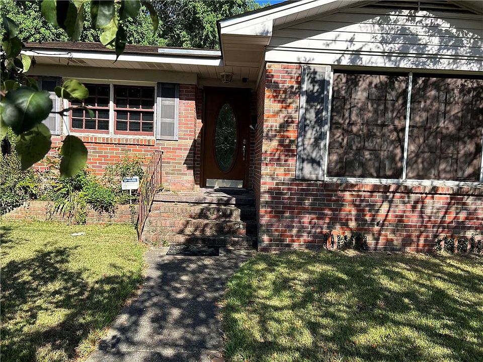 2nd image of 155 Poydras Ave