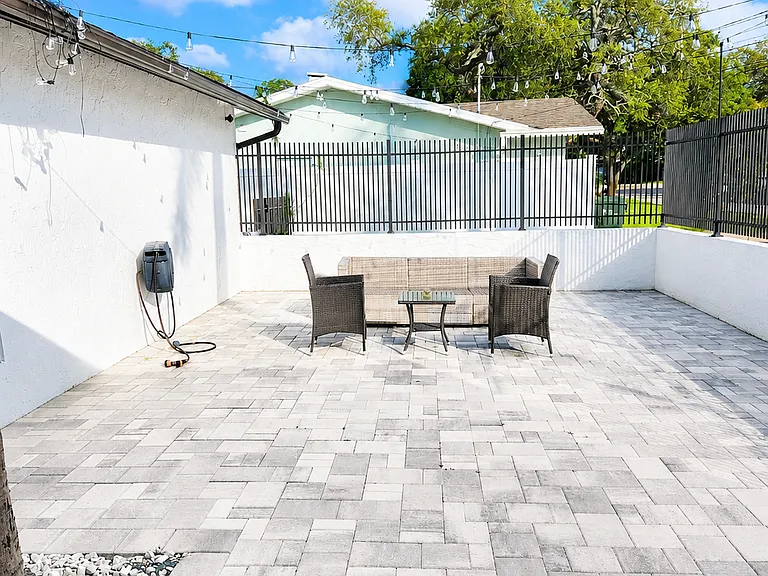 2197 Sunset Cir — Photo 15
